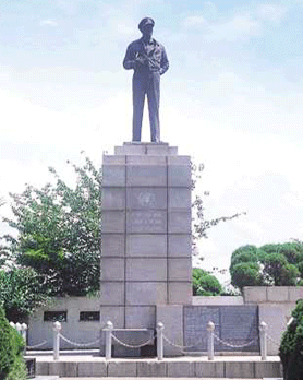 Statue of General Douglas MacArthur